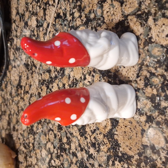 Modcloth Gnome salt and pepper shakers set - Picture 2 of 7